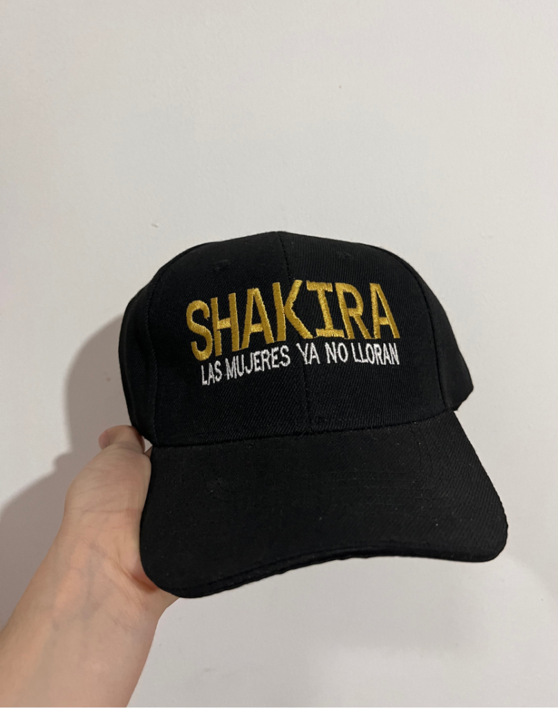 Gorro tipo jockey bordado personalizado — merch premium de [Shakira] — estampado de alta calidad