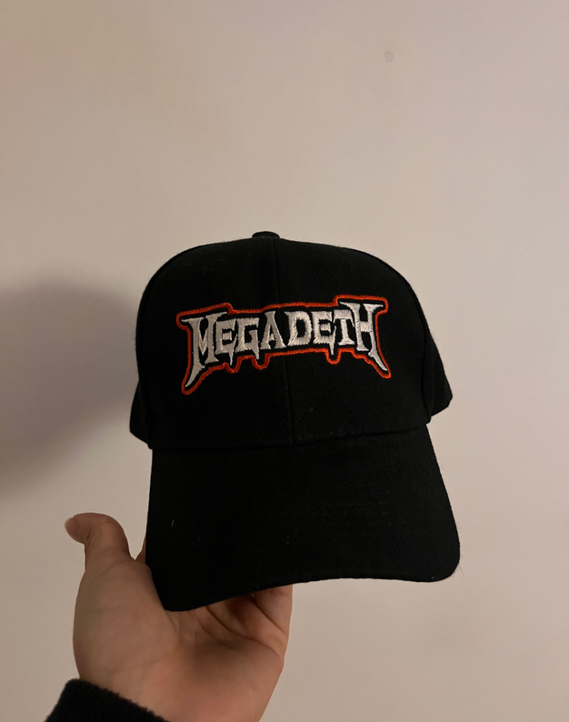 Gorro tipo jockey bordado personalizado — merch premium de [Mega Deth] — estampado de alta calidad