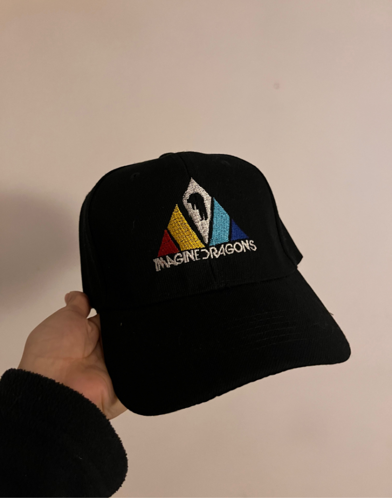 Gorro tipo jockey bordado personalizado — merch premium de [Imagine Dragons] — estampado de alta calidad