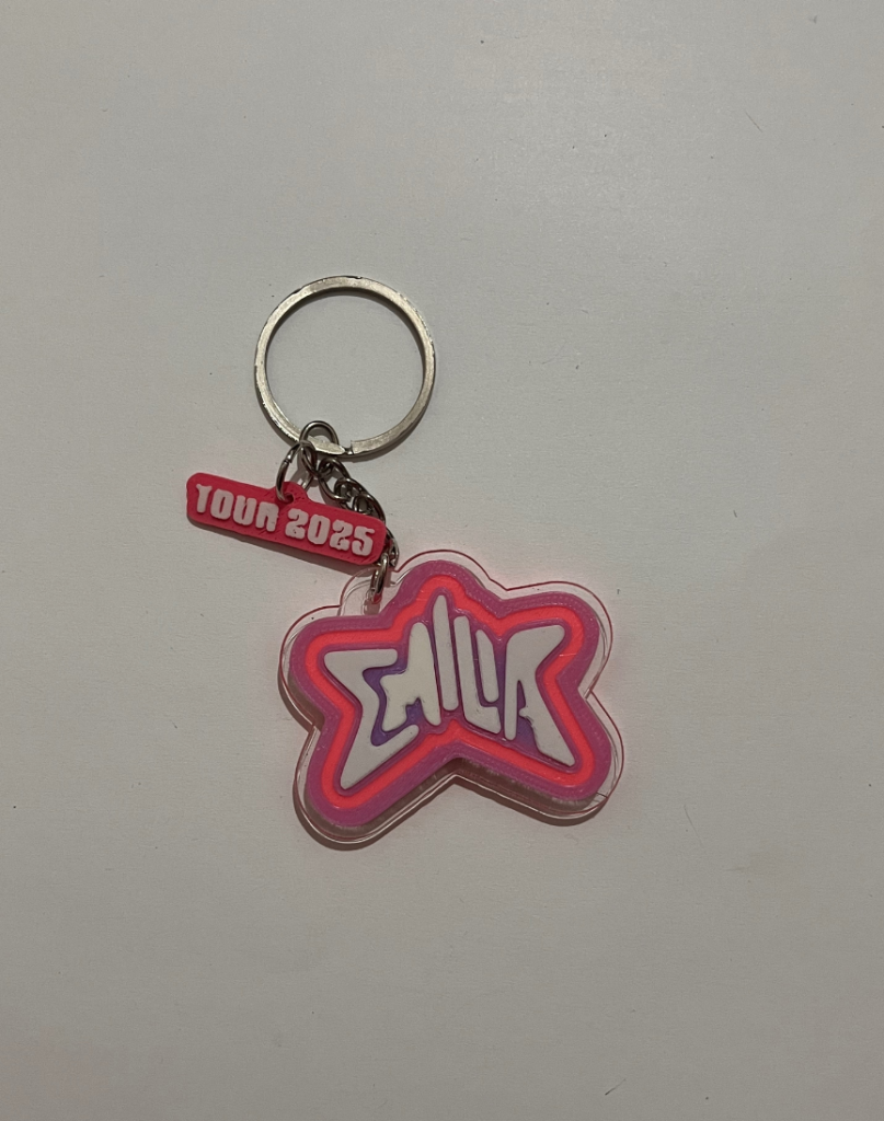 Llavero personalizado en acrílico/metal — merch promocional - Emilia