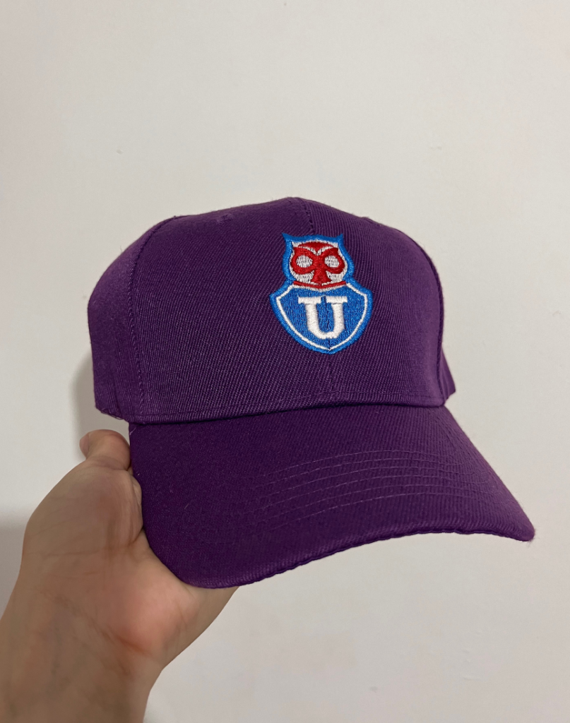 Merch deportiva personalizada de U. de Chile — estampado/bordado