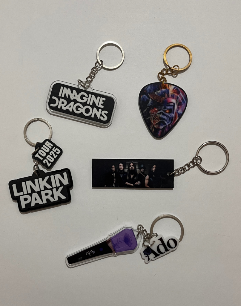 Merch oficial para evento — lanyards, llaveros y accesorios