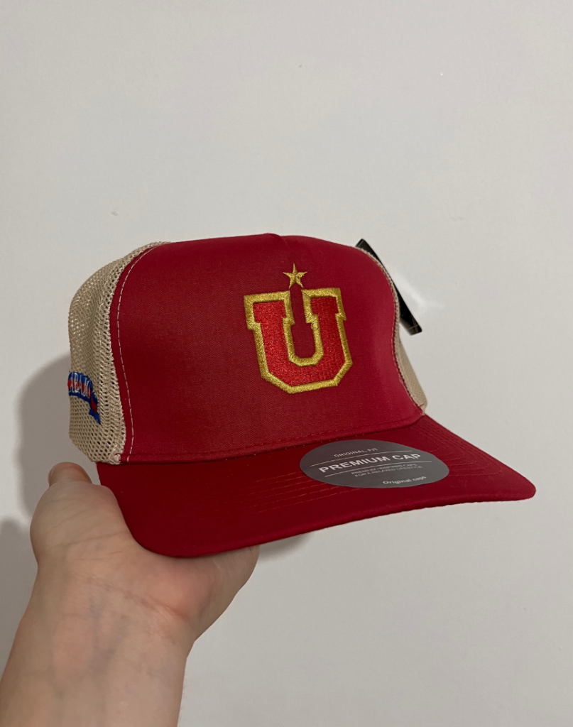 Merch deportiva personalizada de U. de Chile — estampado/bordado