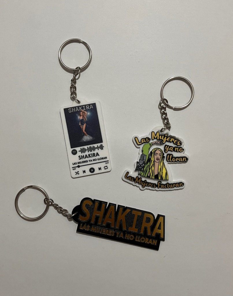 Merch oficial para evento — lanyards, llaveros y accesorios